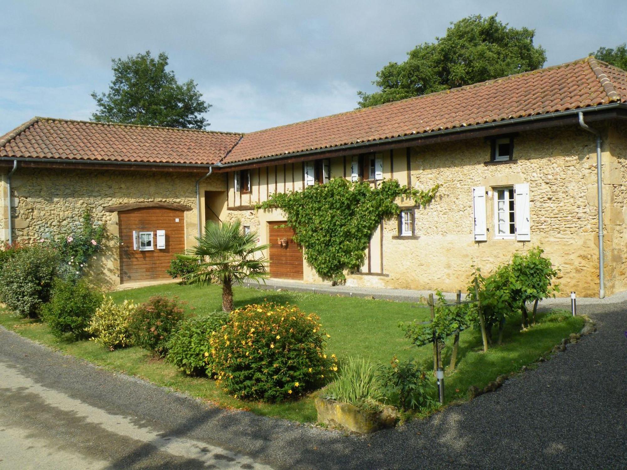 Hotel Logis Le Relais Du Bastidou Beaumarches Esterno foto