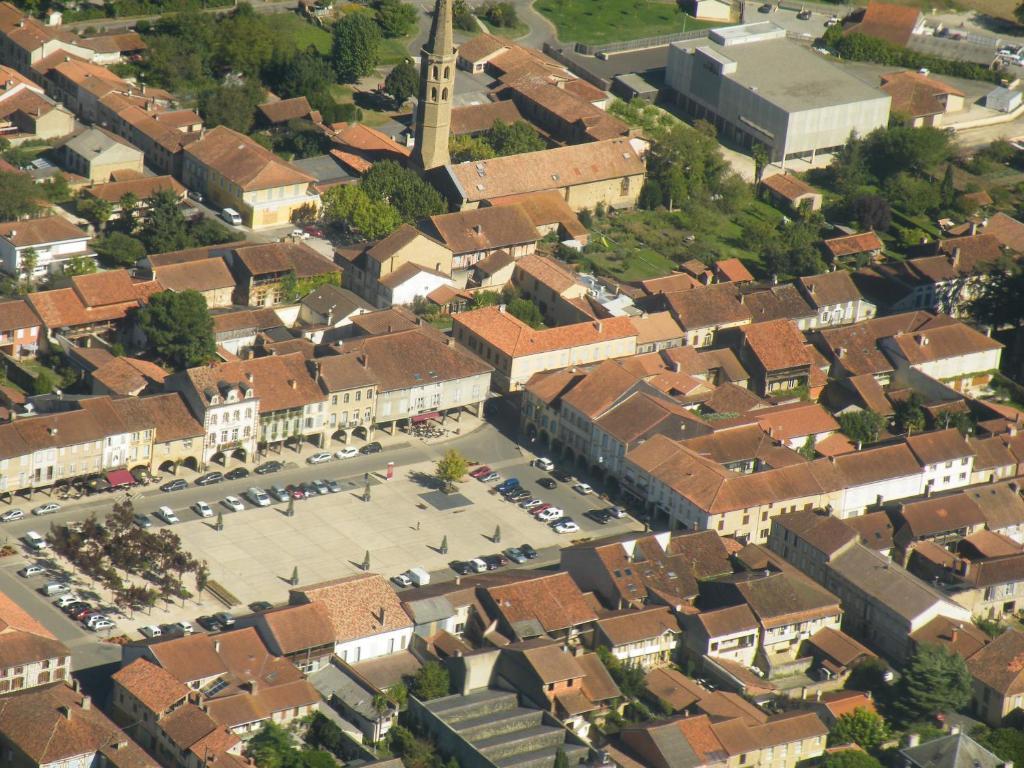 Hotel Logis Le Relais Du Bastidou Beaumarches Esterno foto