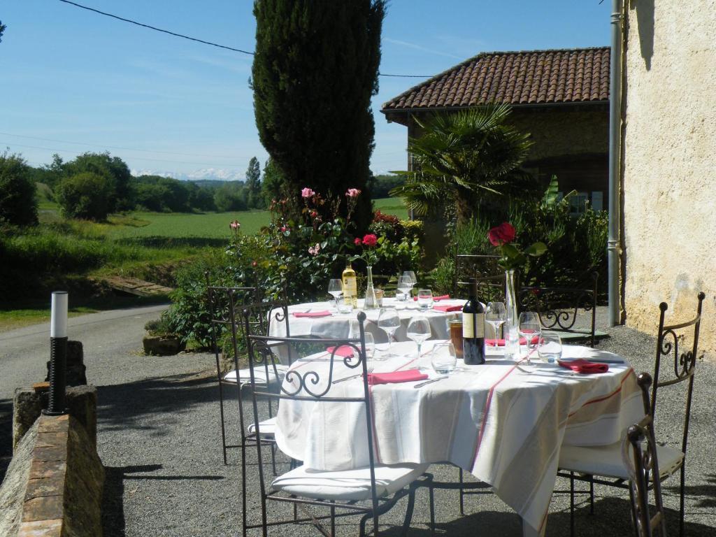 Hotel Logis Le Relais Du Bastidou Beaumarches Esterno foto